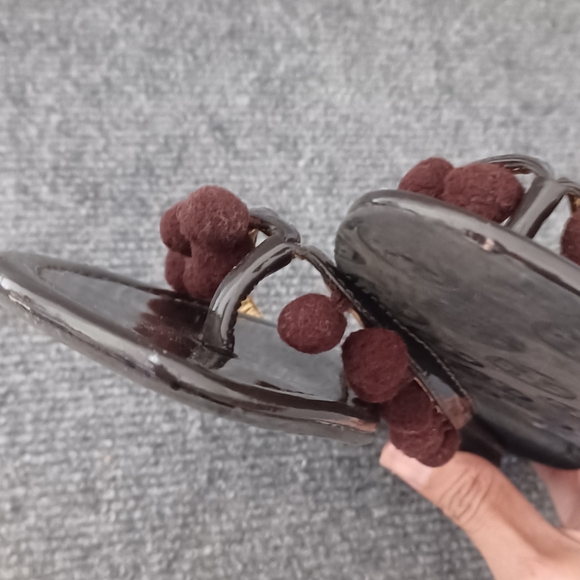 Tory Burch Women Leather Pom Pom Flip Flop Shoe Size 5 Boho Color Brown - Picture 9 of 11